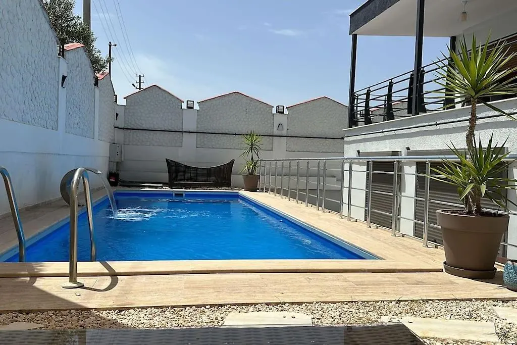 Private Oasis With Its Own Pool Near The Beach Urla'Da Oezel Havuzlu Evde Konakla 公寓