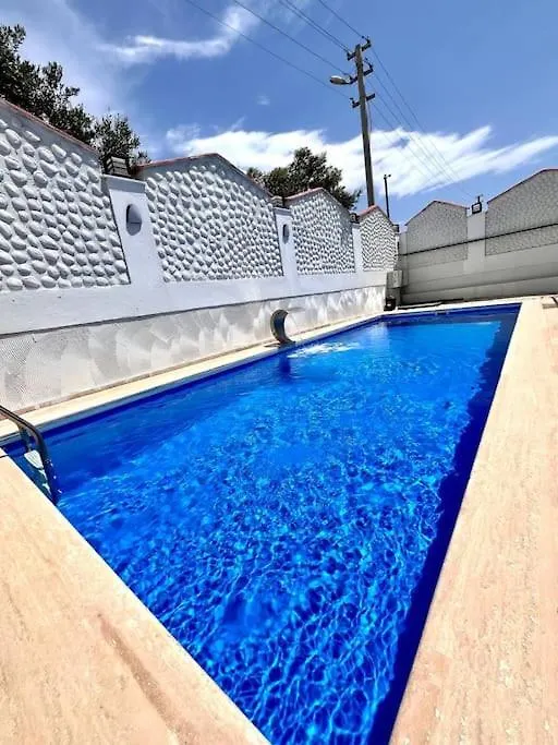 Private Oasis With Its Own Pool Near The Beach Urla'Da Oezel Havuzlu Evde Konakla 公寓